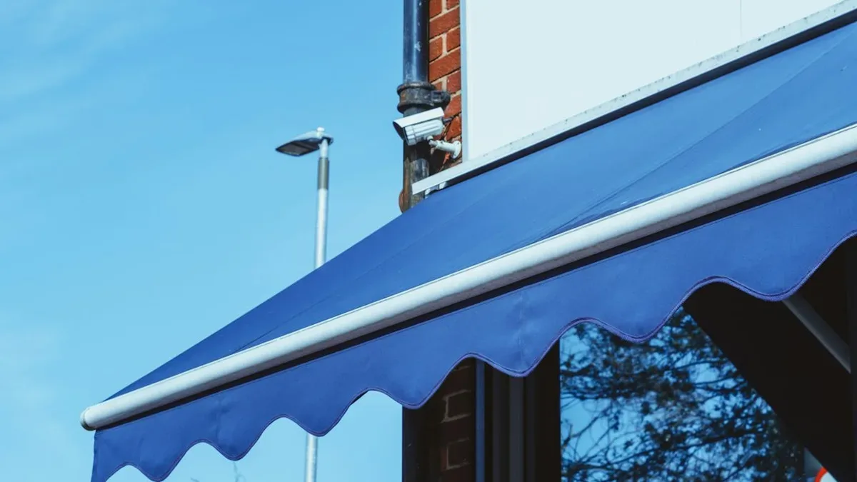 prix store banne electrique avec pose — Prix store banne électrique avec pose : ce qu’il faut prévoir