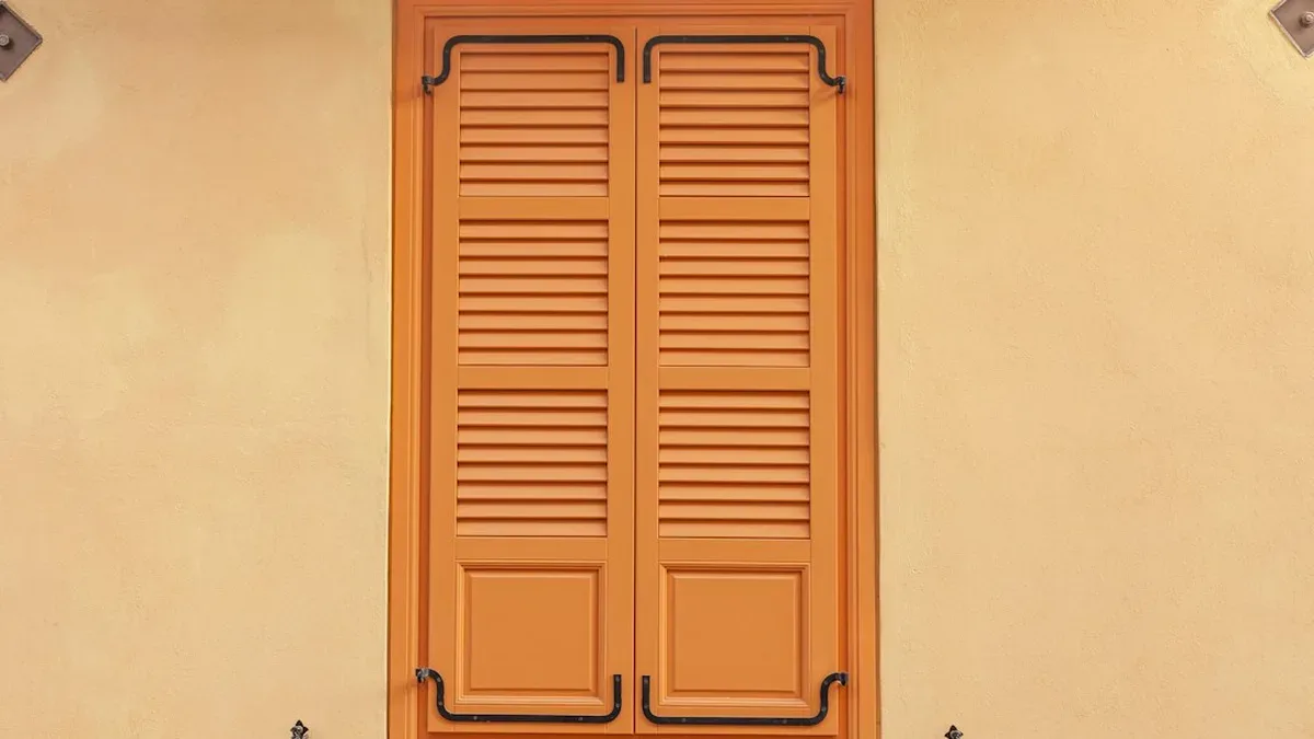 volet interieur fenetre pvc — Volet intérieur fenêtre pvc : ce qu’il faut savoir